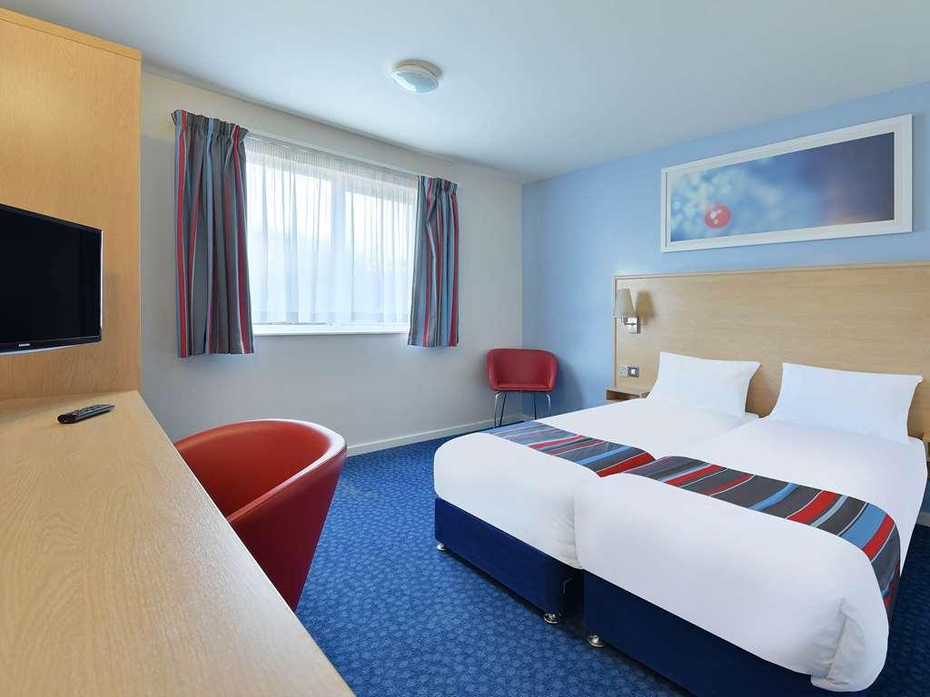 Travelodge Milton Keynes Old Stratford Room photo