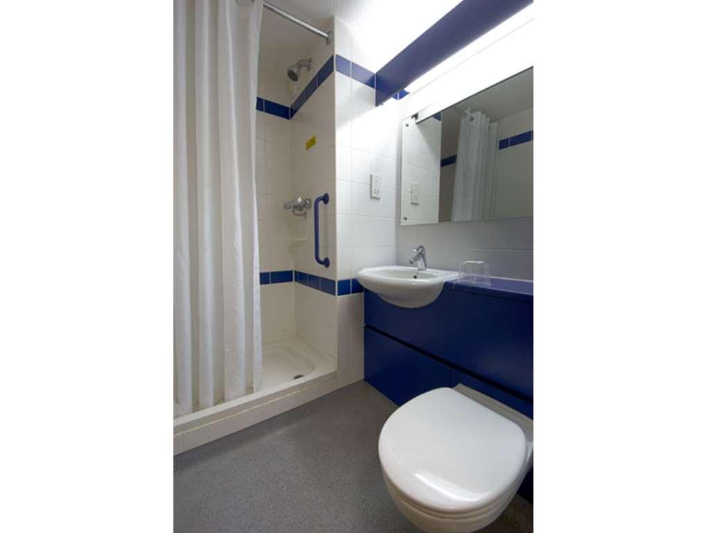 Travelodge Milton Keynes Old Stratford Room photo